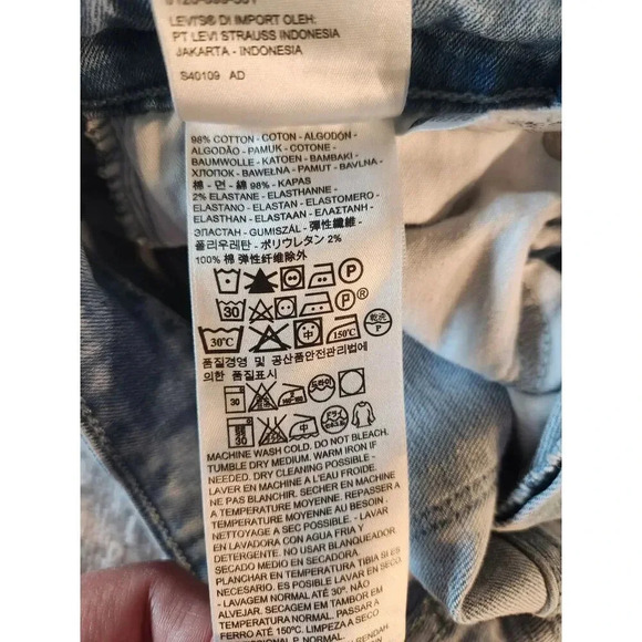 Levi's Silvertab 10" Bermuda Shorts Rolled Cuff Light Wash Sz 8 - Picture 10 of 10